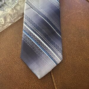 Sophisticated Blue Patterned Men's Tie